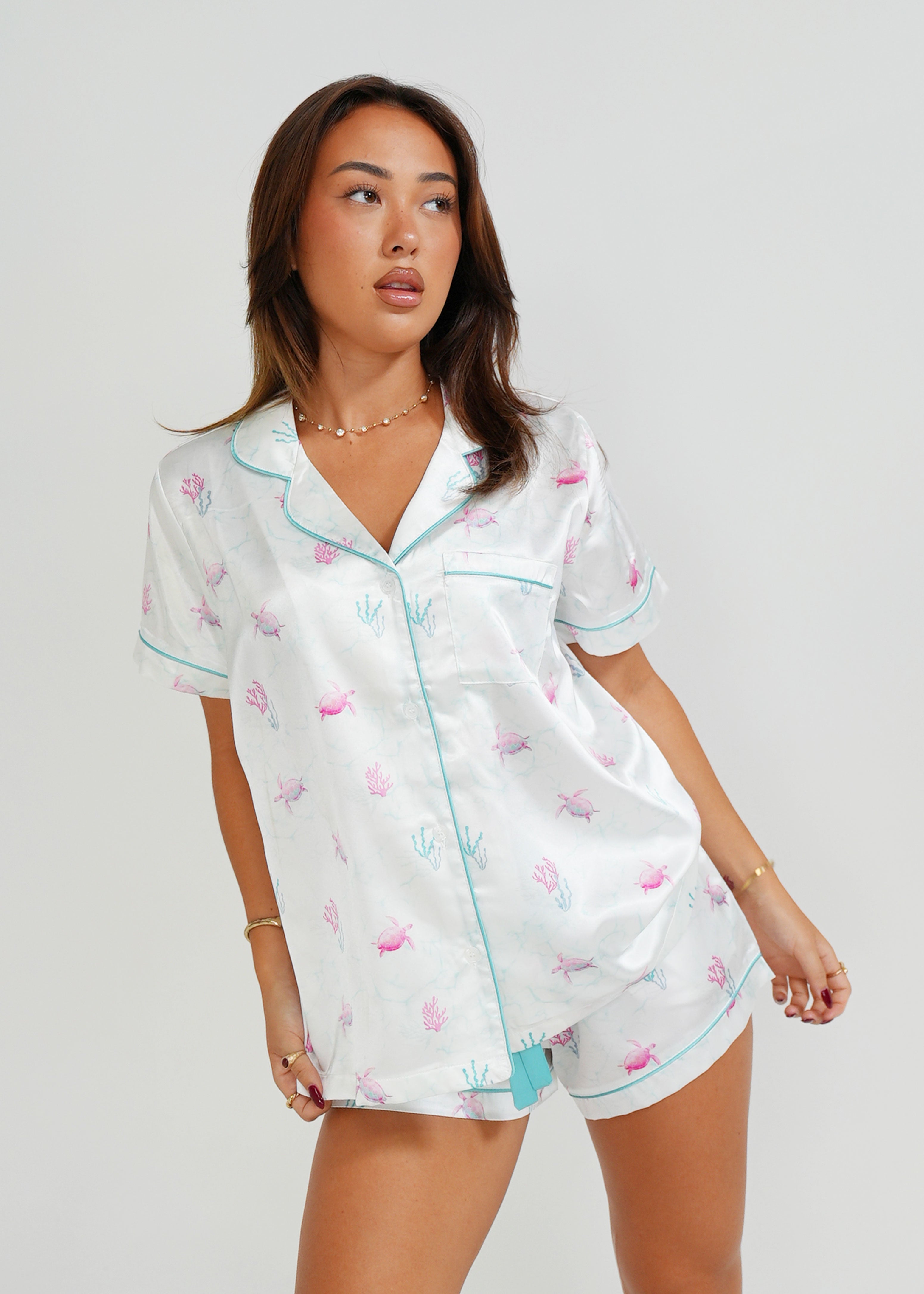 Night Sweet Thing Womens White Turtles Short Satin Short Pajama Set