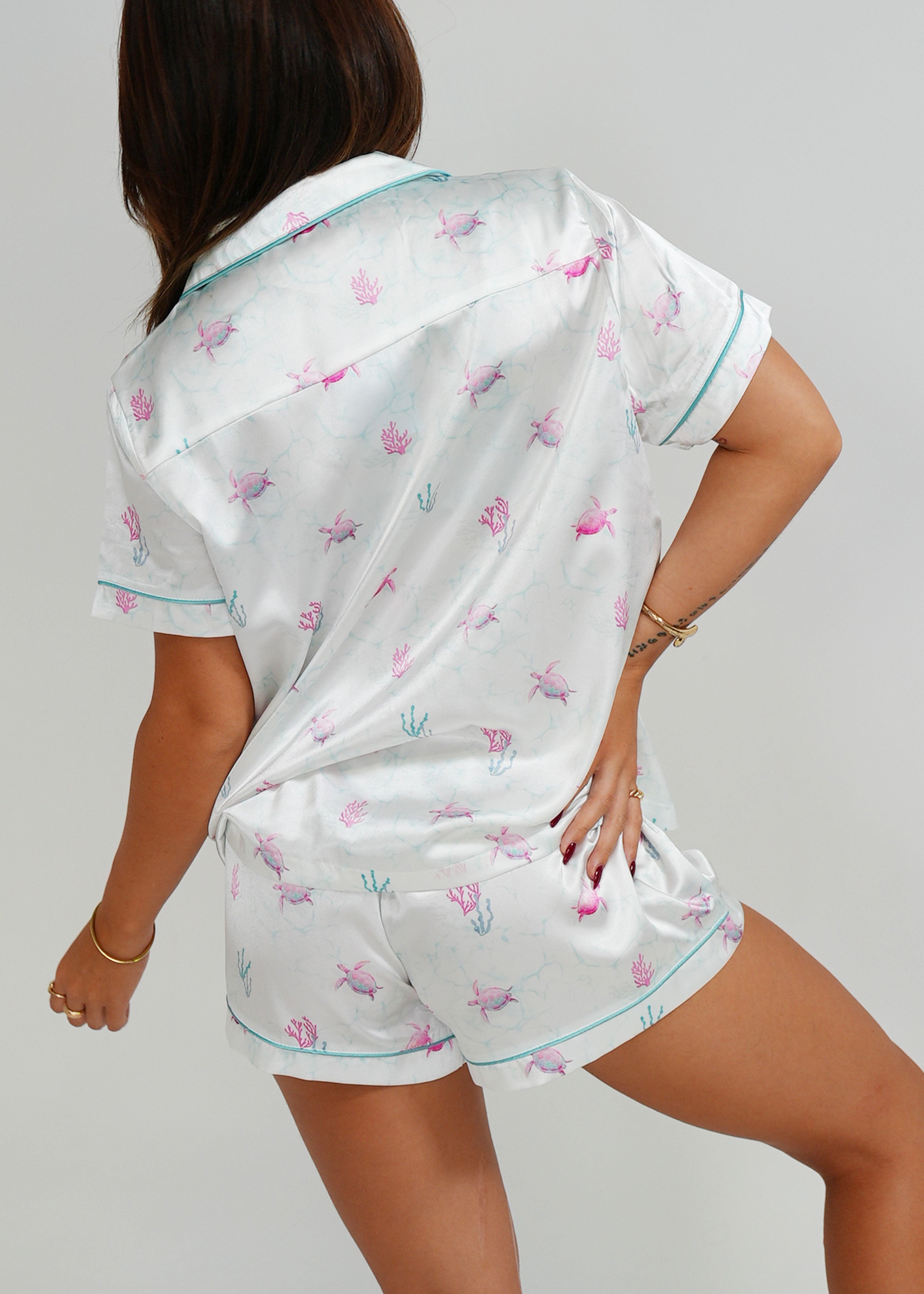 Night Sweet Thing Womens White Turtles Short Satin Short Pajama Set